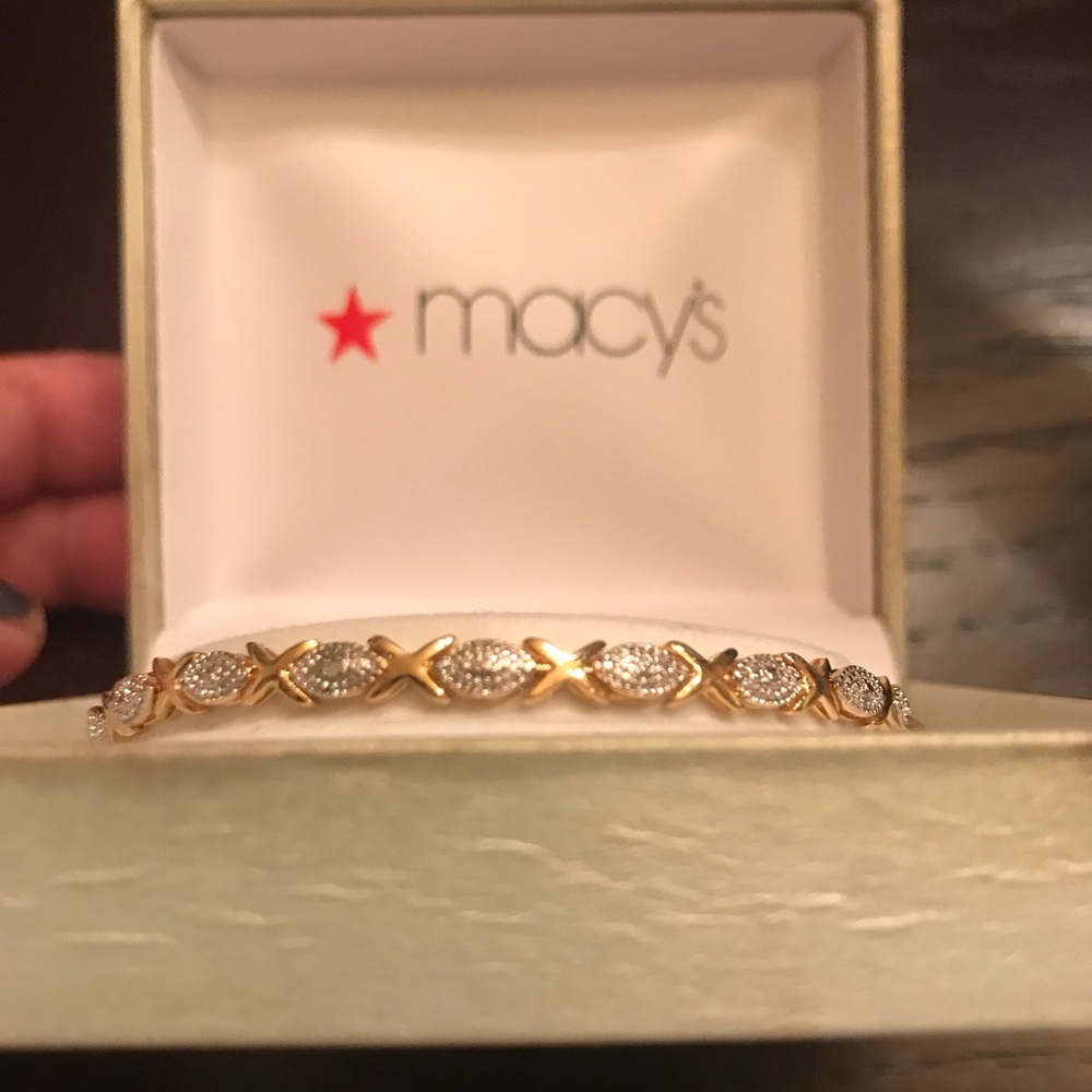 NIB Macy’s  Gold diamond accent bracelet - Picture 2 of 5